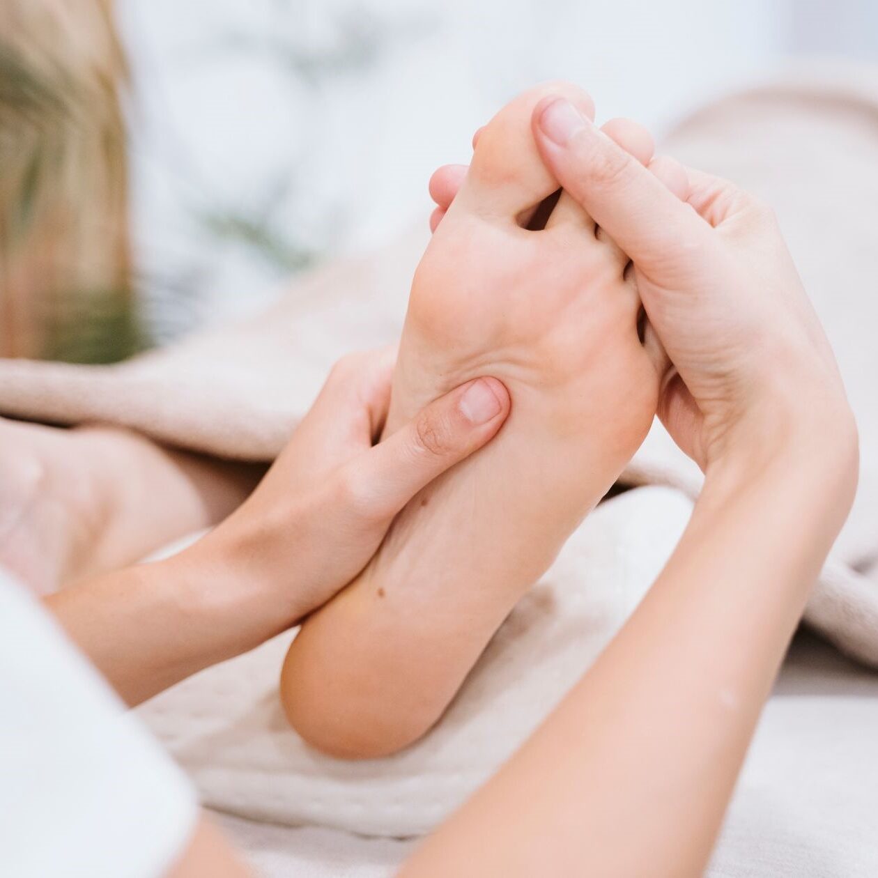 ecole Formation massage Pieds et Réflexologie Plantaire lfmbe formation-massage-france.fr  - ecole Formation massage ventouse froide visage  www.lyon-formation-massage.fr  lfmbe.fr